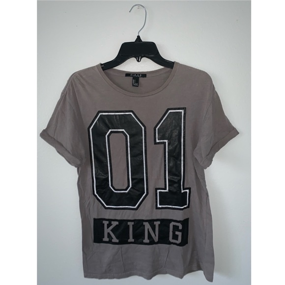 01 KING GRAPHIC TEE - Picture 2 of 3